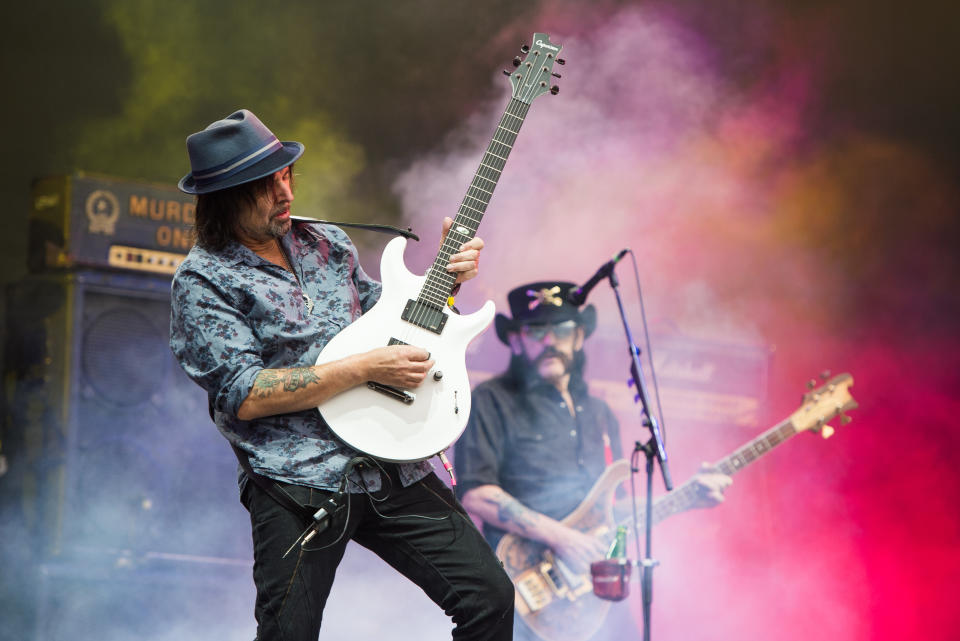 Phil Campbell and Lemmy Kilmister (R) of Motorhead perform at the Glastonbury Festival at Worthy Farm, Pilton on June 26, 2015 in Glastonbury, England.  (Photo by Samir Hussein/Redferns via Getty Images)