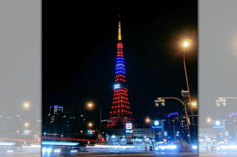 東京鐵塔今晚亮起「青天白日滿地紅」台灣國旗色，慶祝台灣祭。（翻攝tetuwo_nishi推特）