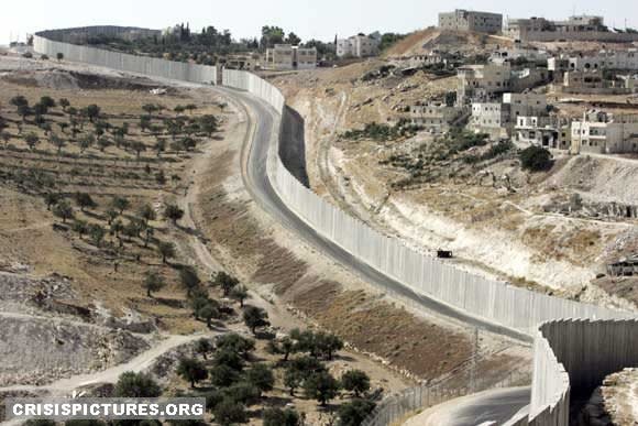 以色列在巴勒斯坦地區築起數百公里的隔離牆。（圖/Wall_in_Palestine@flickr）