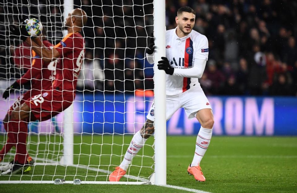 OUVERTURE DU SCORE DU PSG ! De près, Mauro Icardi pousse le ballon au fond des filets après avoir suivi un petit piqué de Kylian Mbappé au dessus de Muslera. 1-0 à la 32e minute pour les Parisiens ! (crédit AFP)