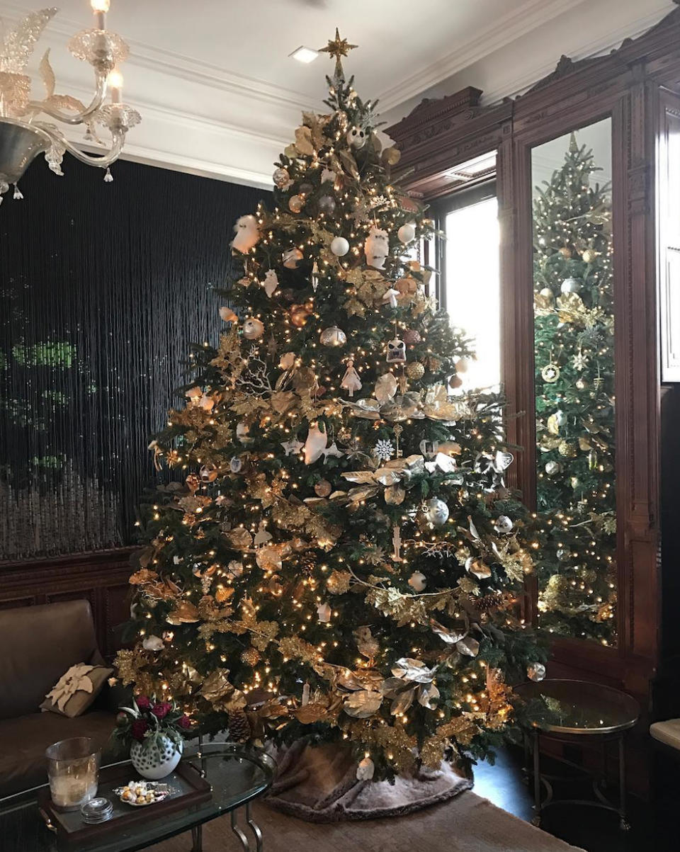 <p>The couple went all out this year, making Christmas magical for their 6-year-old twins. One look at that <a rel="nofollow noopener" href="https://www.instagram.com/p/BN-BspHAyqN/" target="_blank" data-ylk="slk:gold leaf garland;elm:context_link;itc:0;sec:content-canvas" class="link ">gold leaf garland</a> was all it took to land this tree a spot on the nice list.</p>