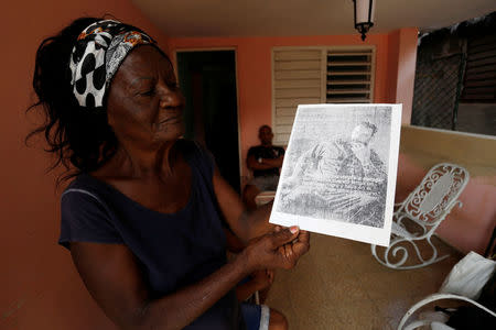 A woman holds a photocopy of a picture of Cuba's former President Fidel Castro, in Jaimanitas where Castro lived, in Havana, Cuba, December 2, 2016. Picture taken December 2, 2016. REUTERS/Stringer