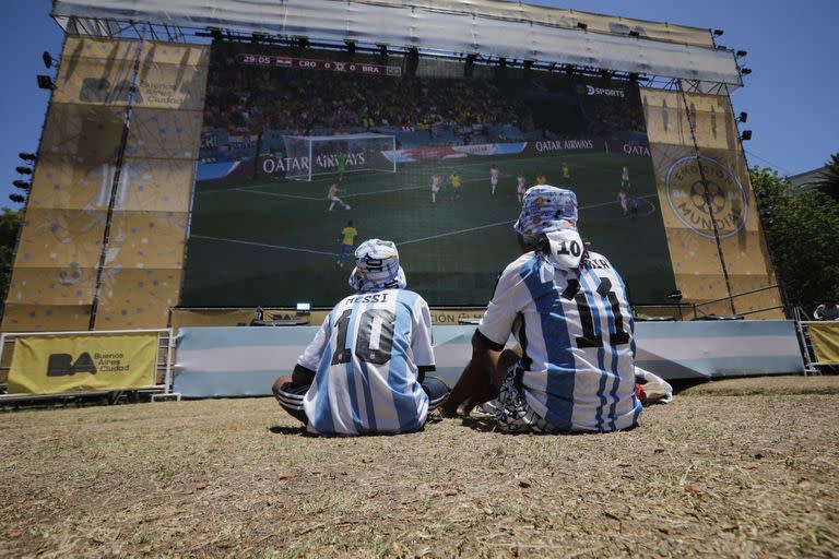 Esperando el partido de Argentina y Países Bajos en Parque Centenario