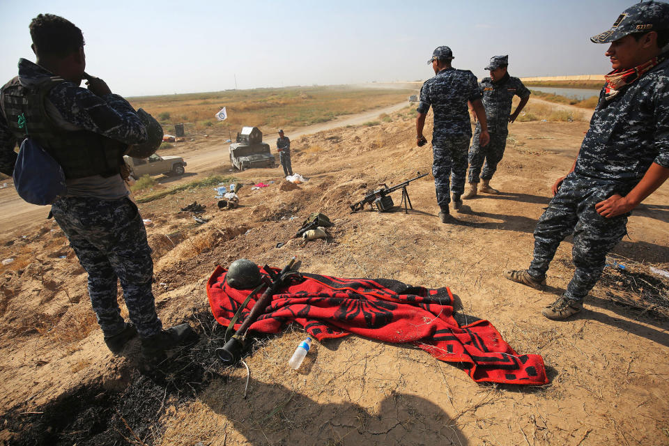 <p>Iraqi forces set up a look out post on the opposite side of the river from a Kurdish peshmerga position on Oct. 15, 2017, on the southern outskirts of Kirkuk. The presidents of Iraq and Iraqi Kurdistan held talks to defuse an escalating crisis, after a deadline for Kurdish forces to withdraw from disputed positions was extended by 24 hours. (Photo: Ahmad Al-Rubaye/AFP/Getty Images) </p>