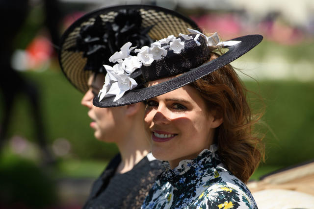 Hats off! Royals get old-timey with tip o' the hat