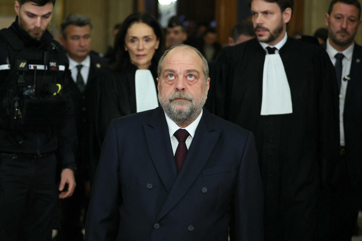 Le ministre de la Justice Eric Dupond-Moretti à sa sortie du tribunal ce 29 novembre 2023 à Paris (Alain JOCARD / AFP)