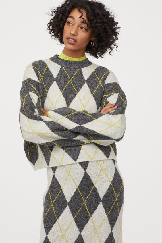 Pullover und Rock mit Argyle-Muster (Bild: H&M)