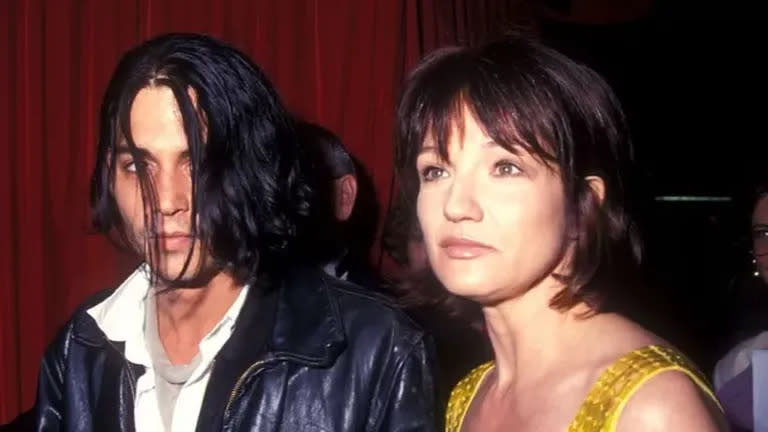 Ellen Barkin con Jonnhy Depp, cuando tuvieron un breve romance, descrito por la propia Barkin como "más sexual que romántico"