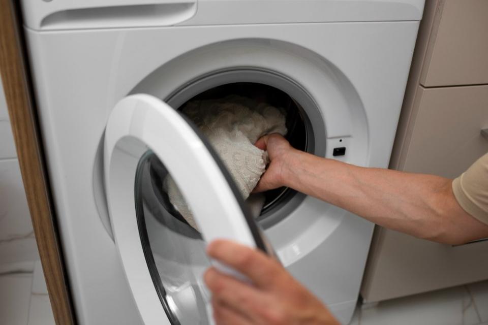 洗衣機洗好衣服為何還是臭臭的？揪出常見3NG（圖／freepik）