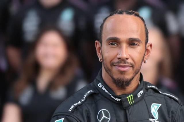 Lewis Hamilton 'texting Charles Leclerc' about Ferrari move as