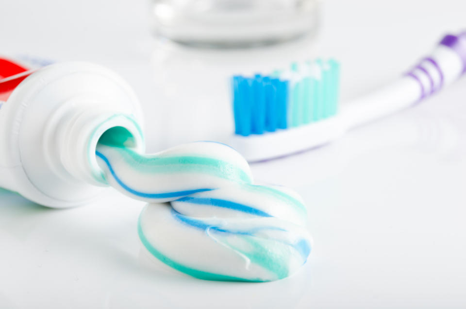 嘴唇保養迷思：選擇不含刺激成分的牙膏（示意圖/Getty Image）