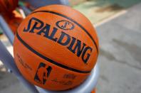 <p>Manchmal kann einem auch zum Verhängnis werden, dass man zu gut in einer Sache ist. Im Januar 2009 musste der Coach eines Highschool-Basketball-Teams seinen Job aufgeben, nachdem seine Mädels ihre Gegnerinnen mit 100:0 bezwangen. Weil er sich hinterher für den hohen Sieg nicht entschuldigte, wurde er vom Direktor der christlichen Schule fristlos entlassen. (Bild: Brian Ach/Invision/AP) </p>