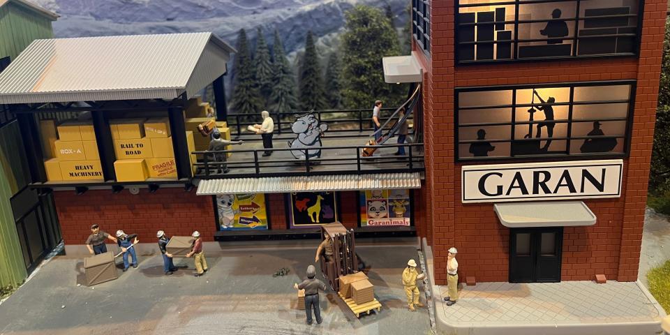 Garanimals on the BNSF model railway.