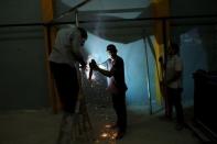 Cuban migrant Isbel Loriete, 45, a welder who ran out of money, works on a construction site in Paso Canoas on the border with Costa Rica March 22, 2016. REUTERS/Carlos Jasso