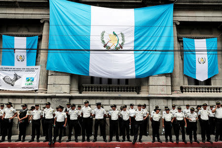 Police officers guard the Congress as demonstrators hold a protest against Guatemala's President Jimmy Morales in Guatemala City, Guatemala September 11, 2018. REUTERS/Luis Echeverria