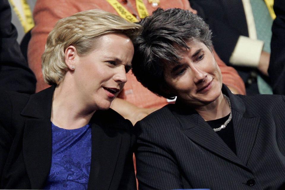 Mary Cheney(L), daughter of US Vice Pres