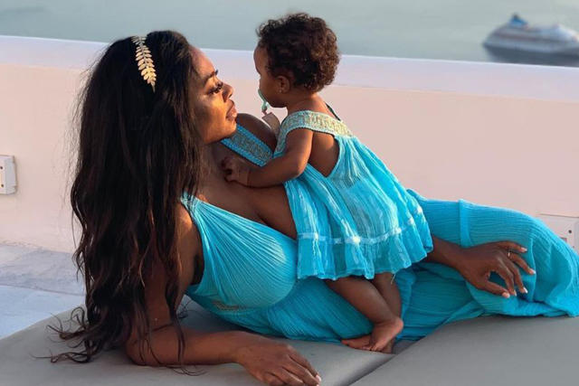 Here's What Happens When Kenya Moore's Daughter Brooklyn Daly Picks Her Own  Outfit