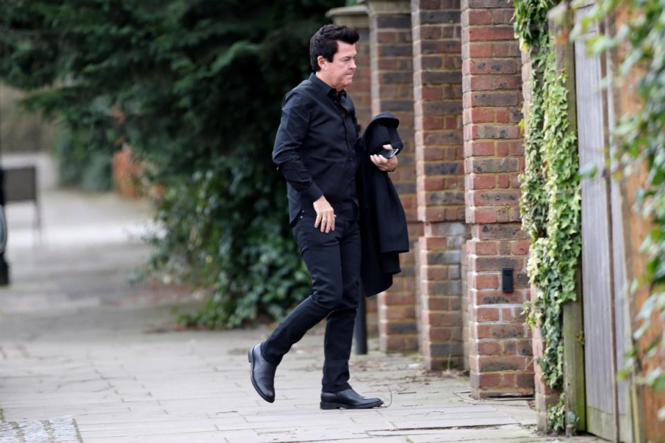 Simon Fuller arrives at the London home of Geri Horner (Splash News)