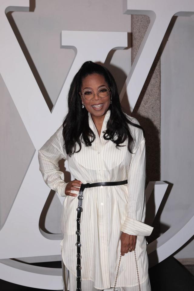 Oprah Winfrey, 69, looks unrecognizable after weight loss