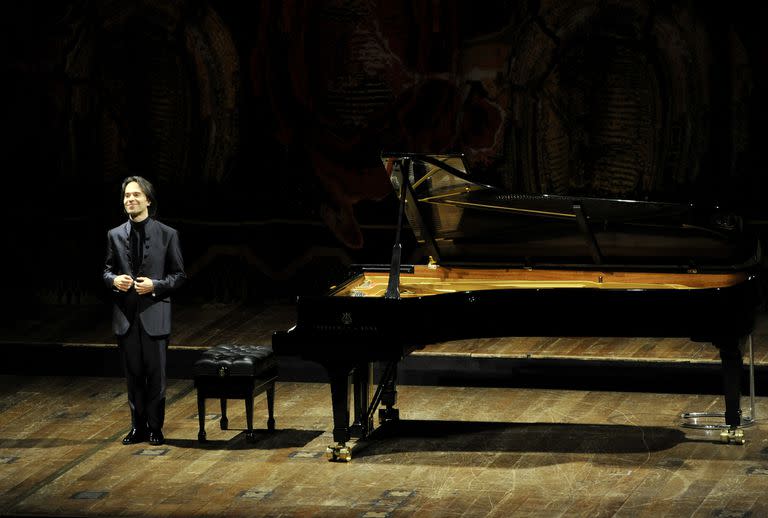 El pianista Horacio Lavandera fue ovacionado de pie ante el público presente. El artista preparó un repertorio muy especial para esta noche solidaria 