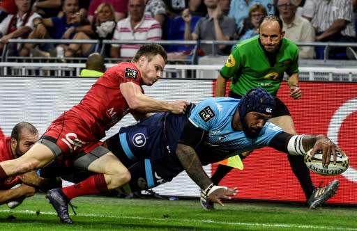 Fijian winger Nemani Nadolo scored the first of Montpellier's four tries as they romped to victory in the Top 14 semifinal