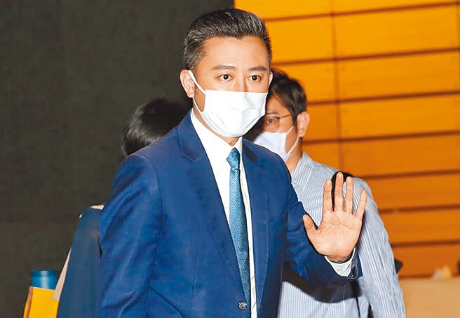 民進黨桃園市長參選人林智堅11日強調他絕對沒有要和台大對抗，但為了個人聲譽，會和團隊及律師再討論用什麼方法還自己清白。（姚志平攝）