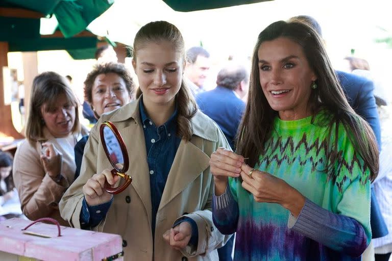 La reina Letizia y la princesa Leonor en el marco de la entrega del Premio al Pueblo Ejemplar de Asturias 2023