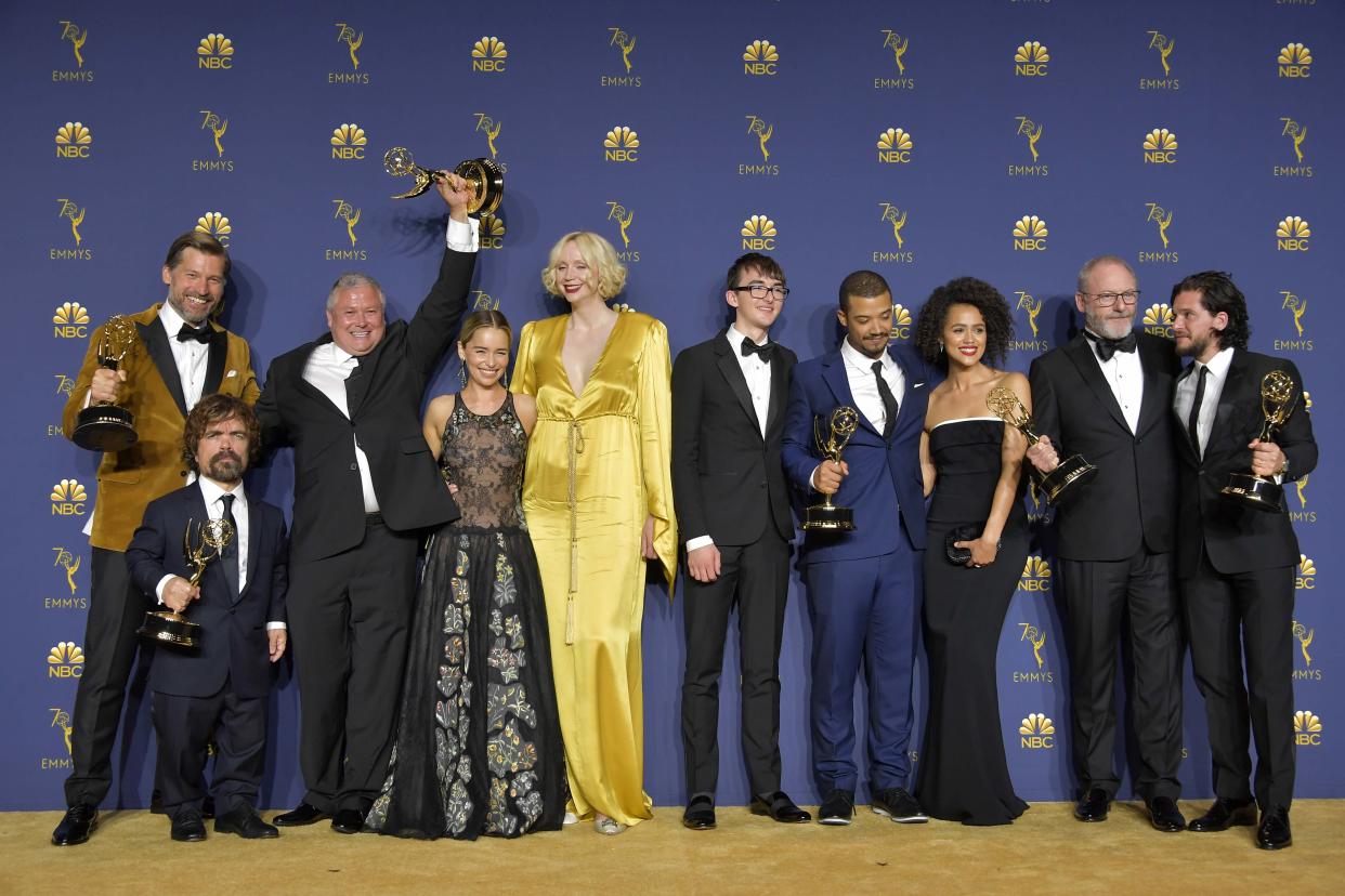 Das „Game of Thrones“-Team freute sich Montagabend über einen wahren Preisregen bei den Emmy Awards. (Bild: Neilson Barnard/FilmMagic/Getty Images)