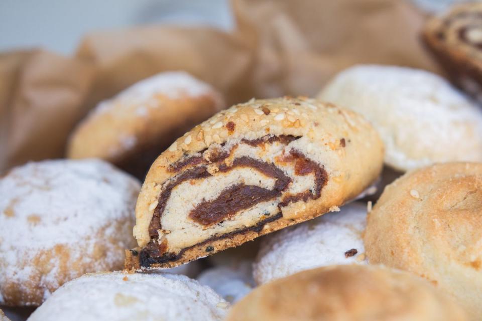 eid al fitr food sweet buns traditional spiced date filled biscuits