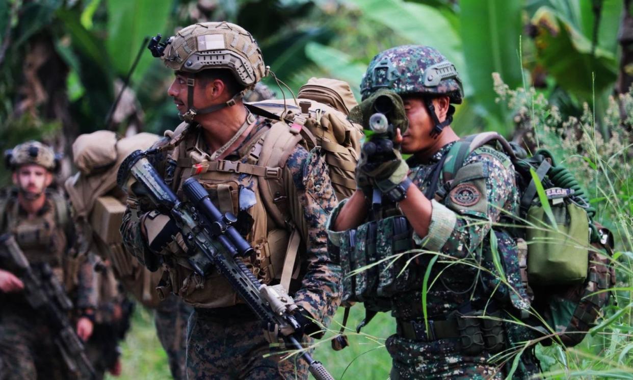 <span>US and Filipino soldiers during a jungle survival drill. China has warned against flexing of ‘gunboat muscles’ as the Philippines and US begin military drills.</span><span>Photograph: Philippine Marines Corps/PUBLIC AFFAIRS OFFICE HANDOUT/EPA</span>