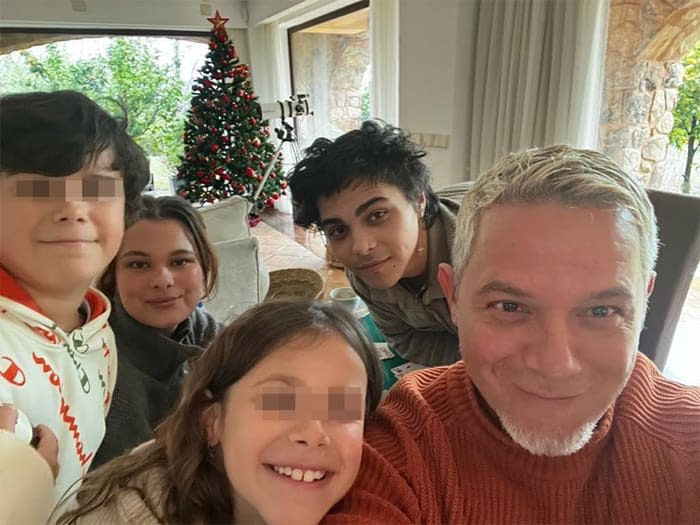 Alejandro Sanz con sus hijos