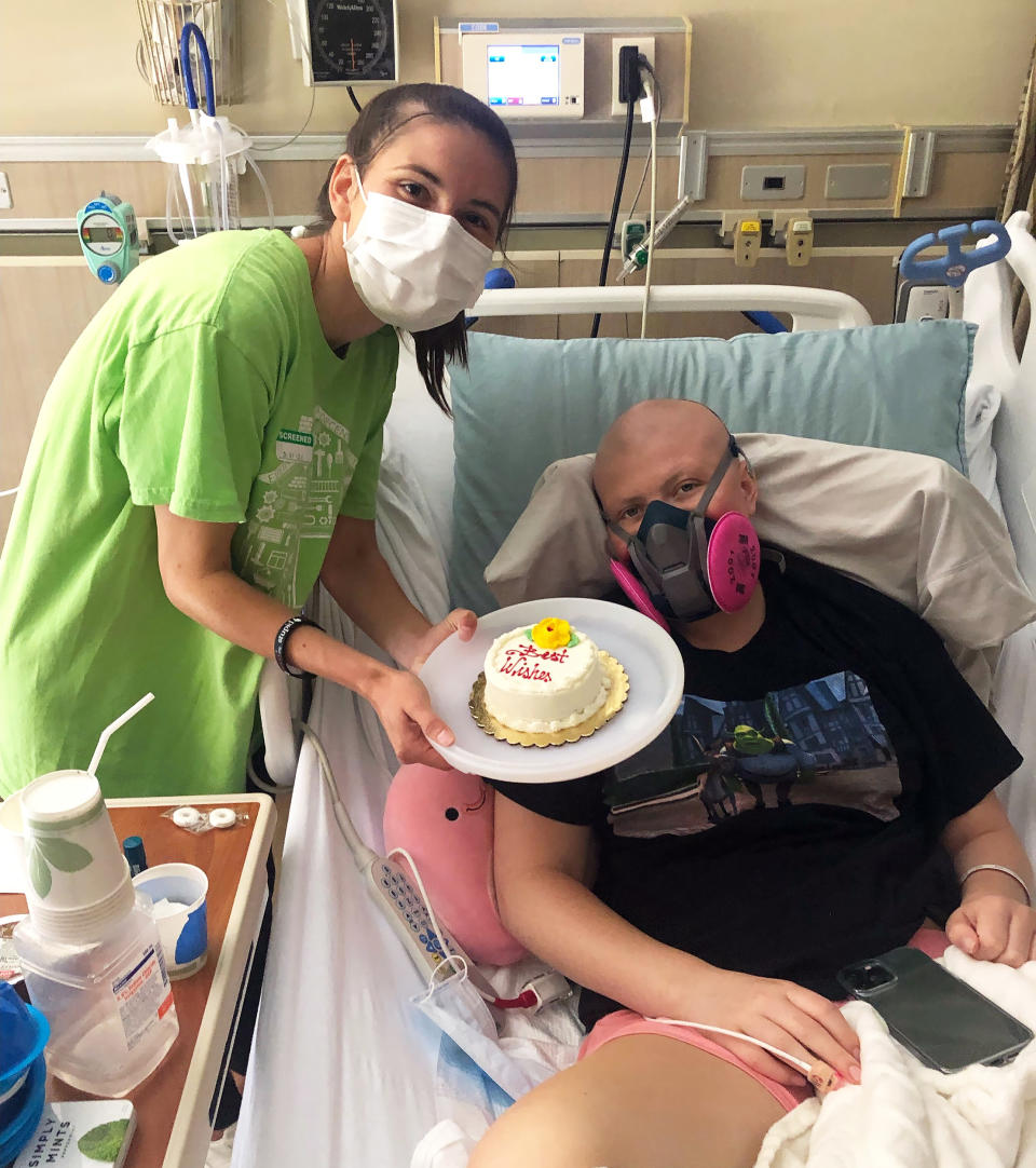  Kaitlyn Sanders gave her sister Jessie Sanders a cake from the Stanford doctors on her stem cell transplant day. (Courtesy Jessie Sanders)