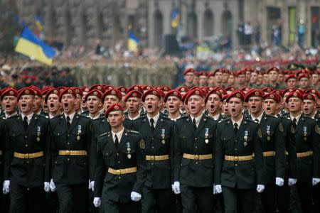 Servicemen march during Ukraine's Independence Day military parade in central Kiev, Ukraine, August 24, 2016. REUTERS/Valentyn Ogirenko