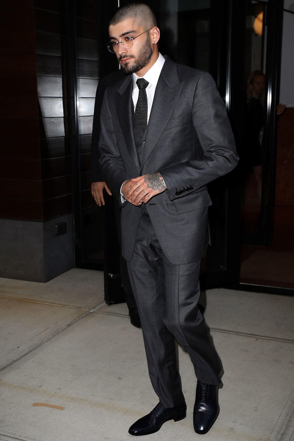 <p><strong>12 September</strong> Zayn Malik was spotted in New York wearing a charcoal grey suit and silver circular glasses. </p>