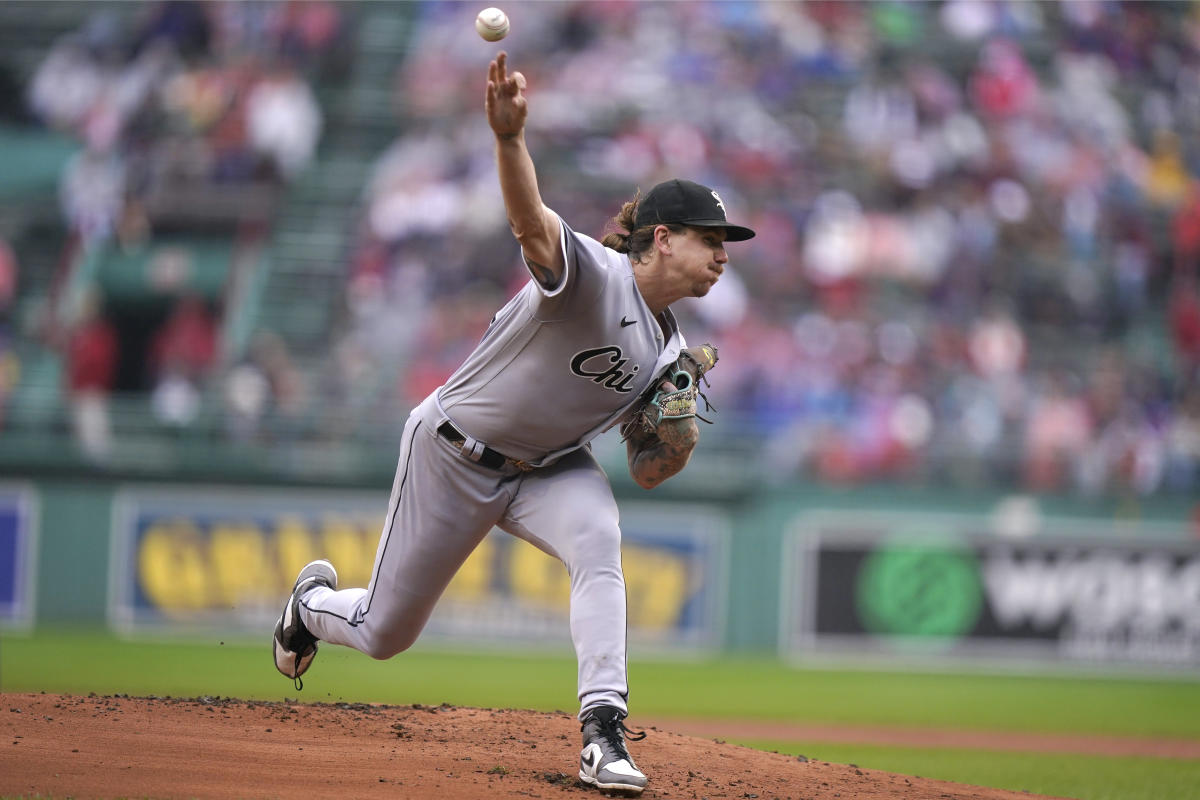 Fans outraged after Blue Jays pull Jose Berrios from Game 2 in 4th