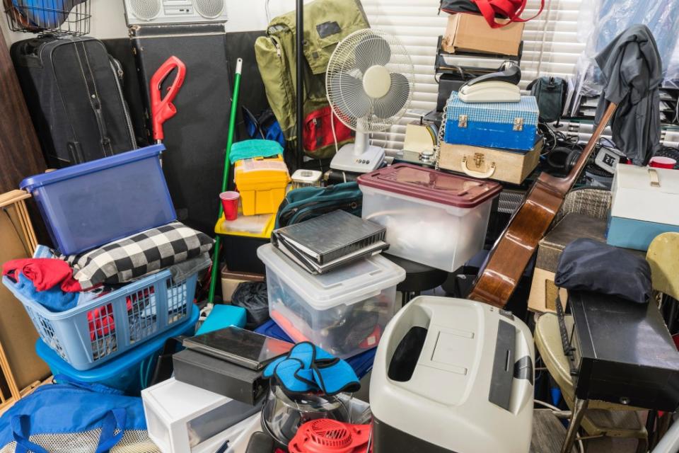 A highly cluttered environment could lead to communication or relationship struggles as well. trekandphoto – stock.adobe.com