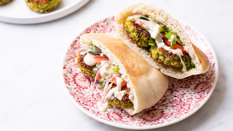 Falafel sandwich on patterned plate