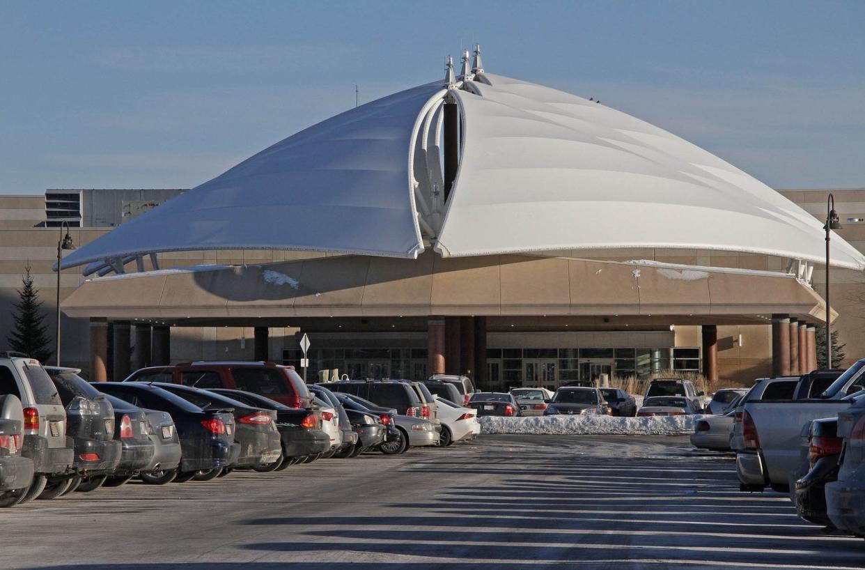 The entrance to Bally's Twin River Lincoln Casino Resort.