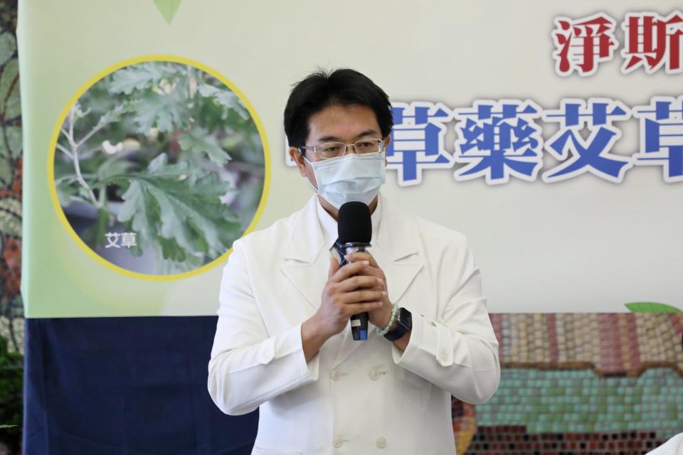 何宗融副院長表示，先前林院長帶領著團隊做艾草的臨床研究，透過臨床實驗證實了唐代醫學家孫思邈在《千金要方·養性》中提到，「灸膏肓、三里穴，令人陽氣康盛。」天天在足三里穴薰艾灸可以長壽，證明了長壽灸的寶貴經驗。