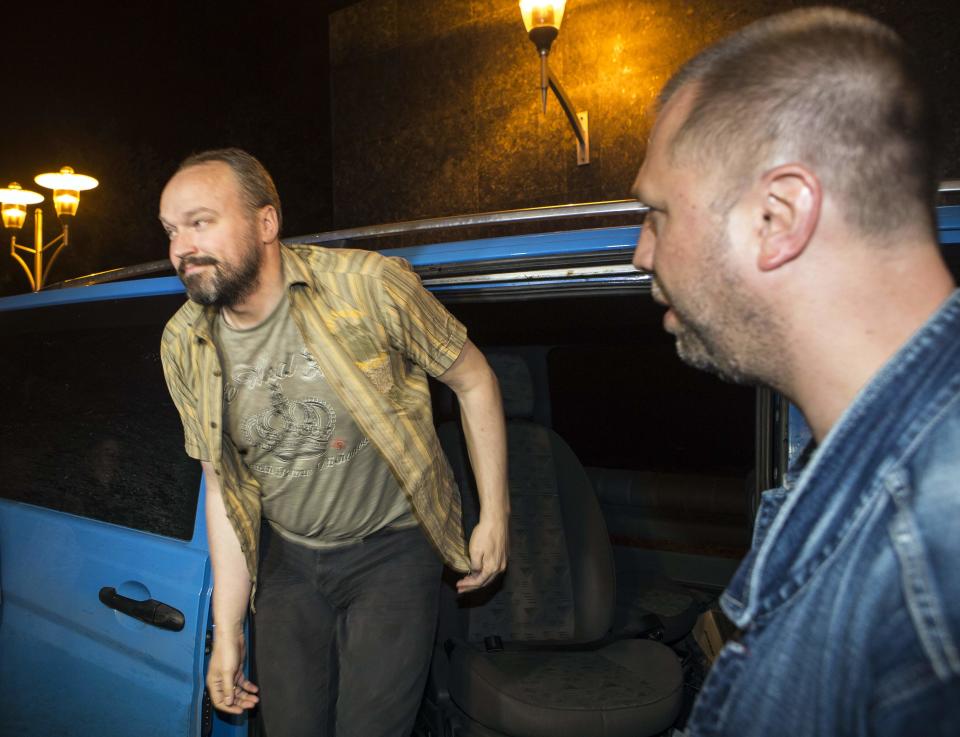 An unidentified member of OSCE Special Monitoring Mission in Ukraine walks out of a vehicle next to Alexander Borodai (R), Prime Minister of the self proclaimed "Donetsk People's Republic" , on arrival at the city of Donetsk after being released from captivity, June 27, 2014. REUTERS/Shamil Zhumatov (UKRAINE - Tags: POLITICS CIVIL UNREST)