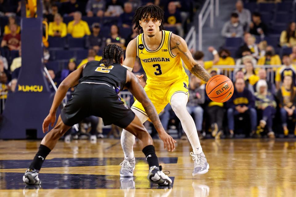 Michigan Wolverines guard Jaelin Llewellyn (3) dribbles defended by IPFW Mastodons guard Damian Chong Qui (2) in the first half at Crisler Center.