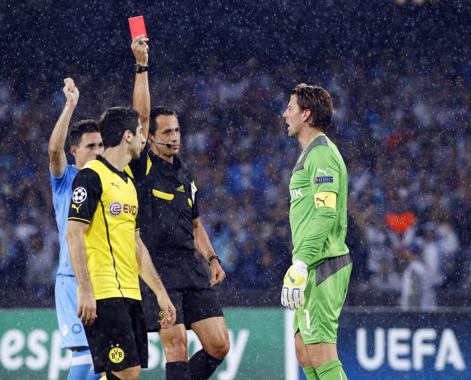 Referee Pedro Proenca (C) shows a red card to Borussia Dortmund's goalkeeper Roman Weidenfeller (R) during their Champions League Group F soccer match against Napoli at San Paolo stadium in Naples September 18, 2013. REUTERS/Stefano Rellandini (ITALY - Tags: SPORT SOCCER)