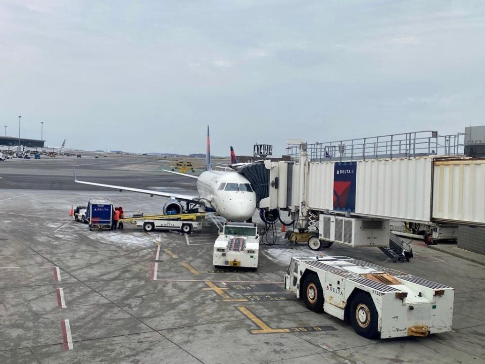 Delta Air Lines Embraer 170 regional aircraft.