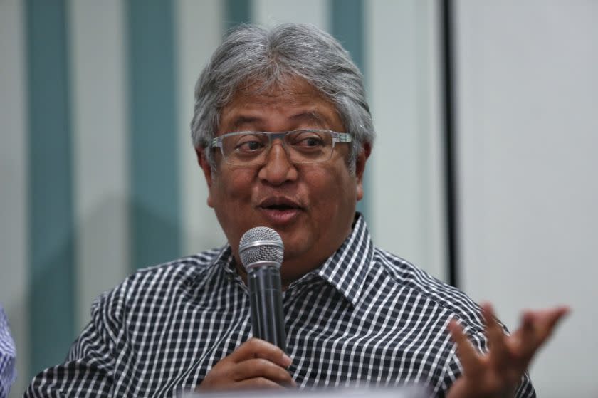Similar to the GE14 success PH achieved, where it worked with a Malay leader of influence to bring them across the line, Zaid said the best available option is Umno. — Picture by Saw Siow Feng