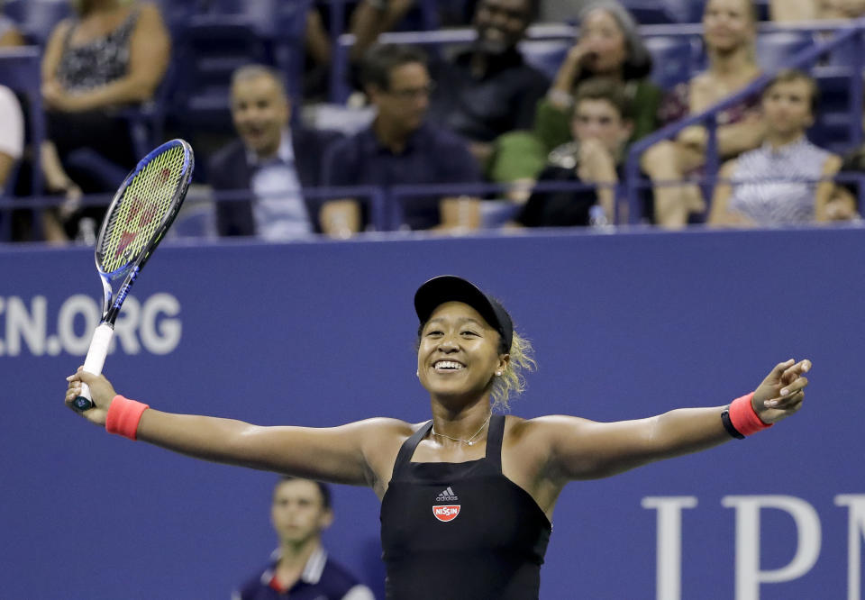 ARCHIVO- Naomi Osaka, de Japón, celebra después de superar a Madison Keys durante las semifinales del Abierto de Estados Unidos, en Nueva York. (AP Foto/Seth Wenig, Archivo)