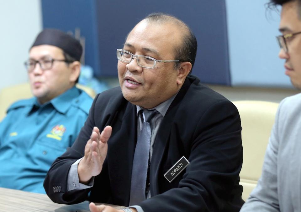 Perak Department of Enviroment director Norazizi Adinan addresses a press conference in Ipoh September 18, 2019. — Picture by Farhan Najib