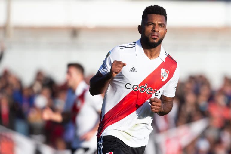 Miguel Borja convirtió el único gol de River en la derrota ante Barracas Central