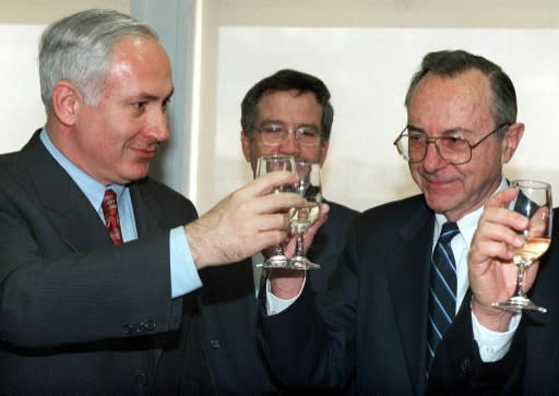 Moshe Arens who died on Monday January 7, 2019 aged 93 is seen in this 199 picture sharing a toast with Prime Minister Benjamin Netanyahu