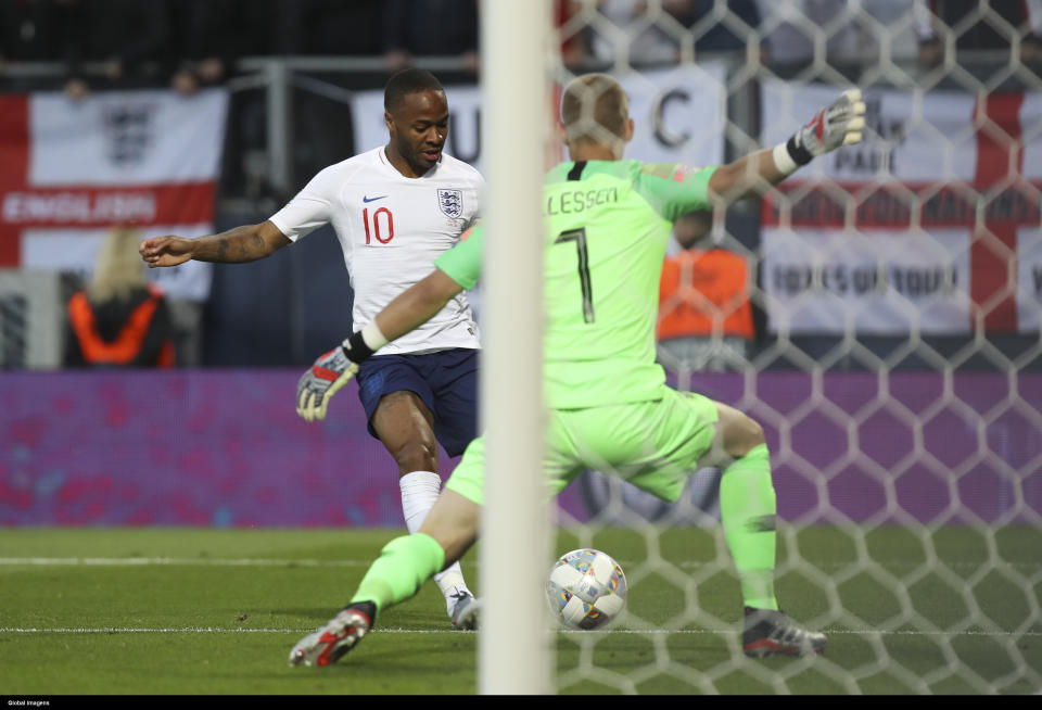 Guimar�es, 06/06/2019 - The National Team of the Netherlands received the national team of England at the D. Afonso Henriques Stadium tonight, in the semi-finals match of the final four of the 2019 UEFA League of Nations. Raheem Sterling; Jasper Cillessen (Fábio Po�o / Global Images/Sipa USA)