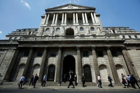 FILE PHOTO - Pedestrians walk past the Bank of England in the City of London, Britain, May 15, 2014. REUTERS/Luke MacGregor/File Photo
